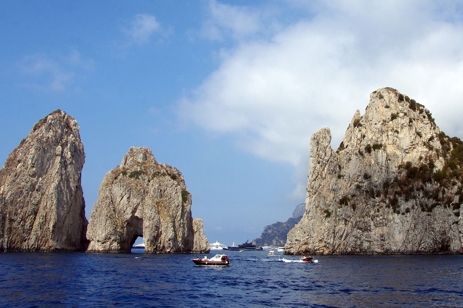 media/plg_solidres_experience/images/cdc0d6e63aa8e41c89689f54970bb35f/Experiences/amalfi/amalfi-private-boat/06-amalfi-private-boat.jpg